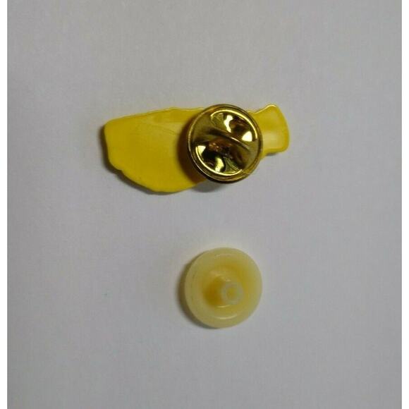 Mr Peanut Lapel Pin Planters Peanuts Hard Plastic NOS Uncommon Yellow Vintage - Picture 3 of 6